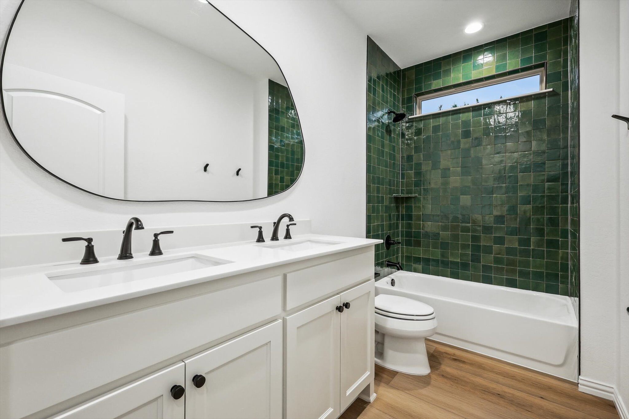 Hedgefield Homes Grandview Bathroom 2 Green Tile in Bath